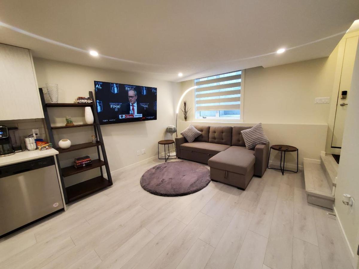 Cozy Rockland Park Unit+Parking Apartment Calgary Exterior photo