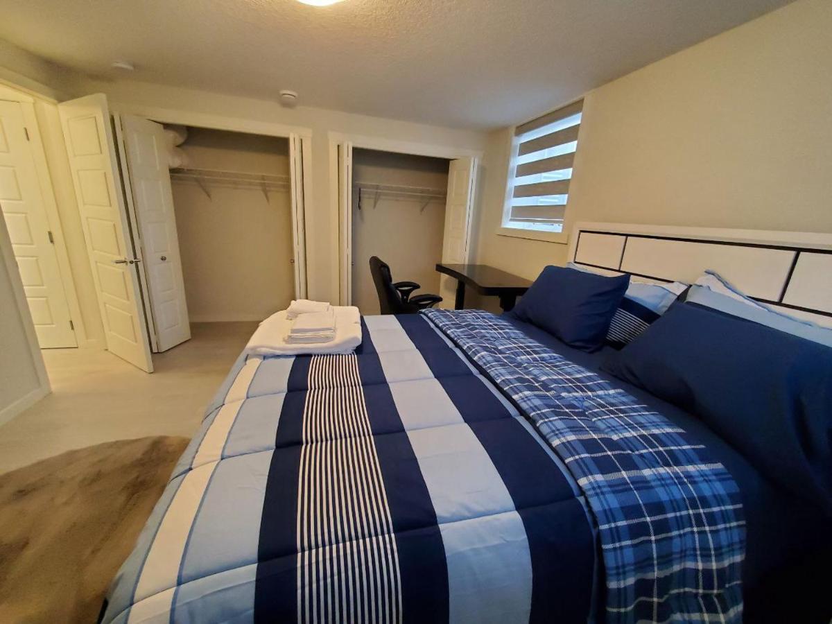 Cozy Rockland Park Unit+Parking Apartment Calgary Exterior photo