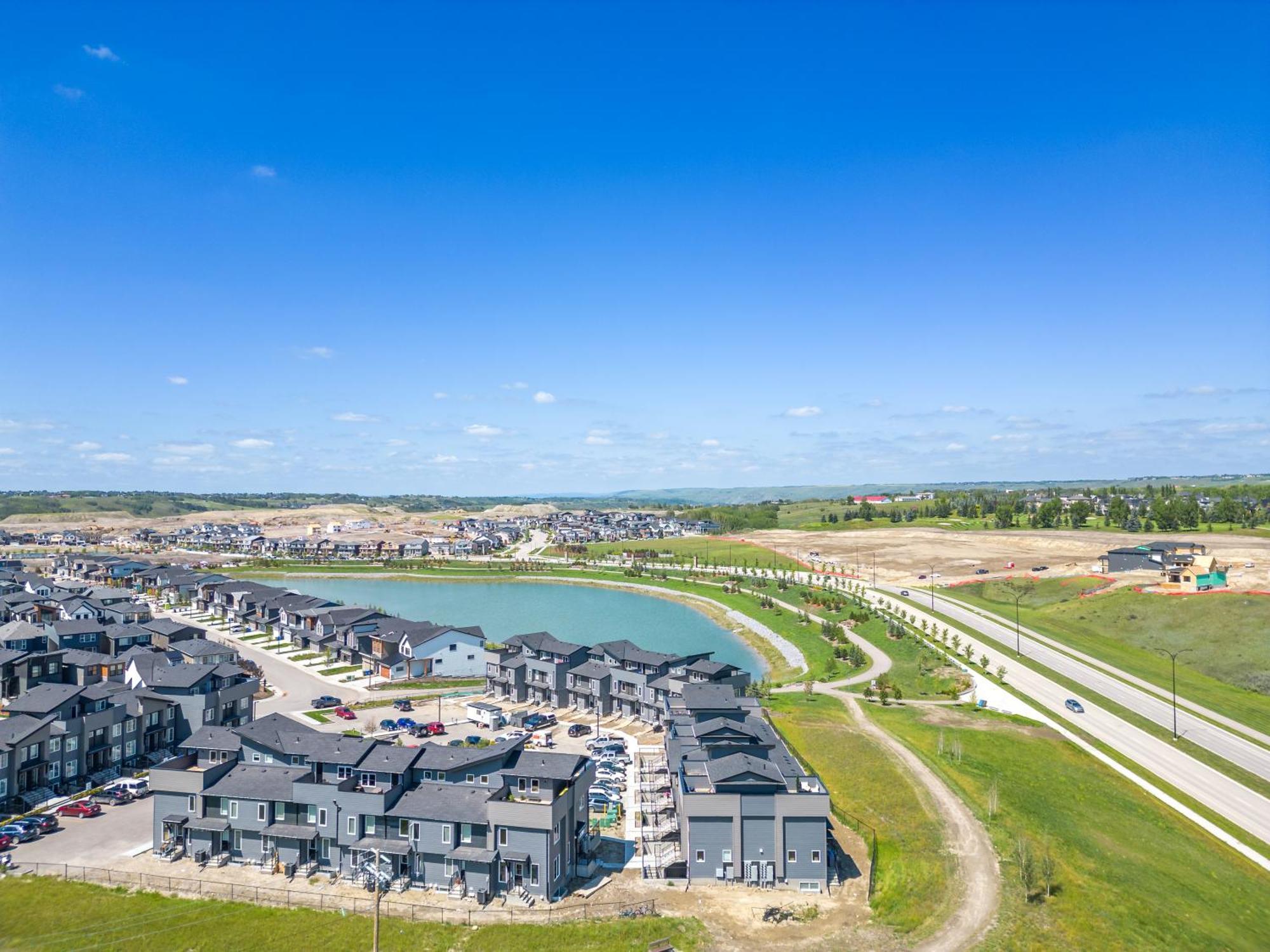Cozy Rockland Park Unit+Parking Apartment Calgary Exterior photo