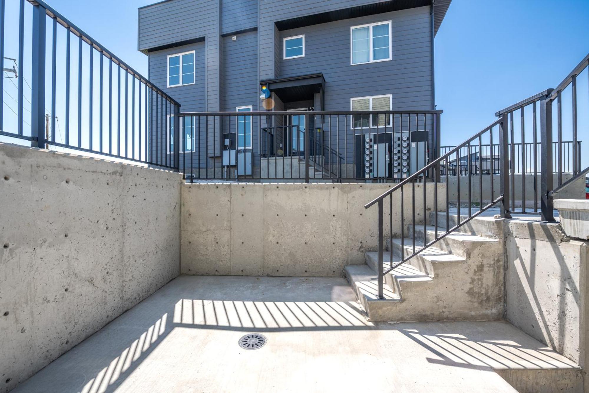 Cozy Rockland Park Unit+Parking Apartment Calgary Exterior photo